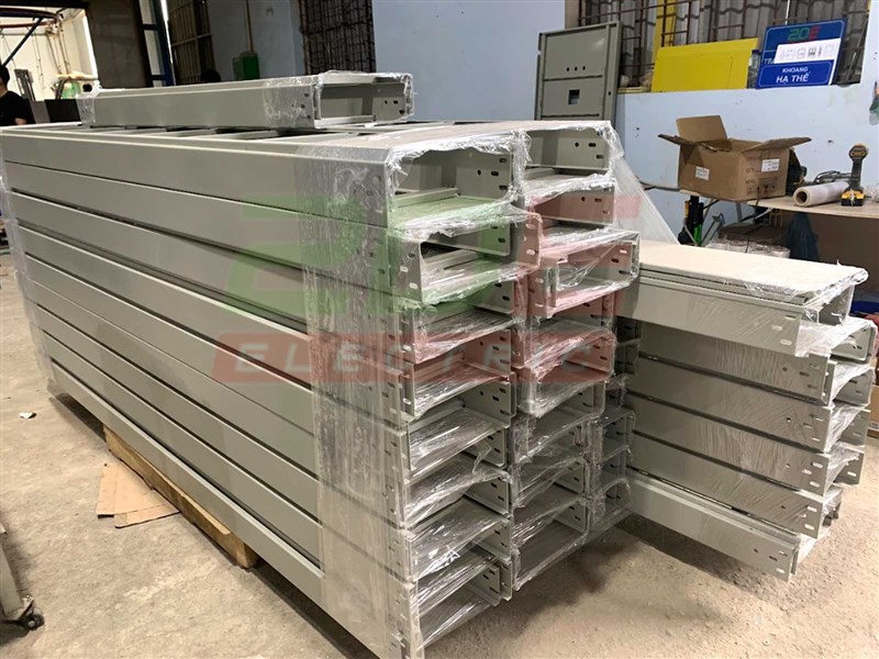Bảng giá Máng cáp 300x100 mới nhất 2025 và các loại phụ kiện cần thiết