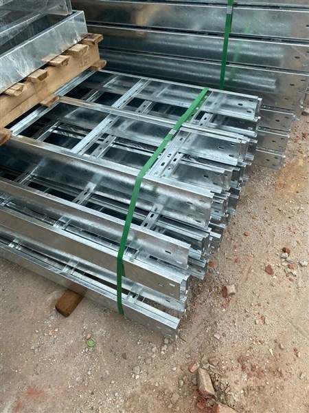 Thang Cáp Mạ Kẽm Nhúng Nóng Loại Nào Tốt? Tiêu Chuẩn & Cách Chọn Chuẩn Kỹ Thuật