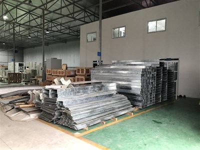 Máng Cáp Mạ Kẽm Nhúng Nóng Chịu Ăn Mòn Được Bao Lâu? Số Liệu Thực Tế