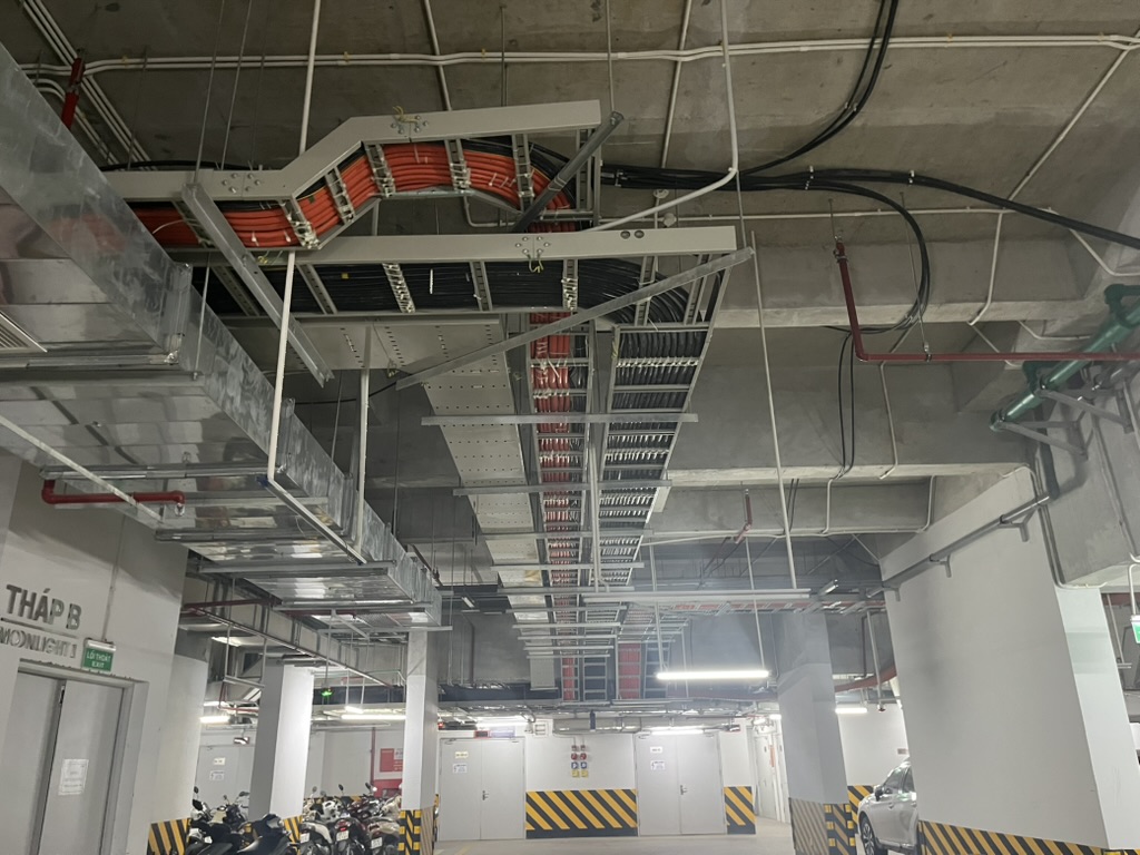 2DE Việt Nam tư vấn và gia công hệ thống thang cáp nhiều tầng theo loại cáp, tải trọng, kích thước và bản vẽ thiết kế thực tế của từng công trình.