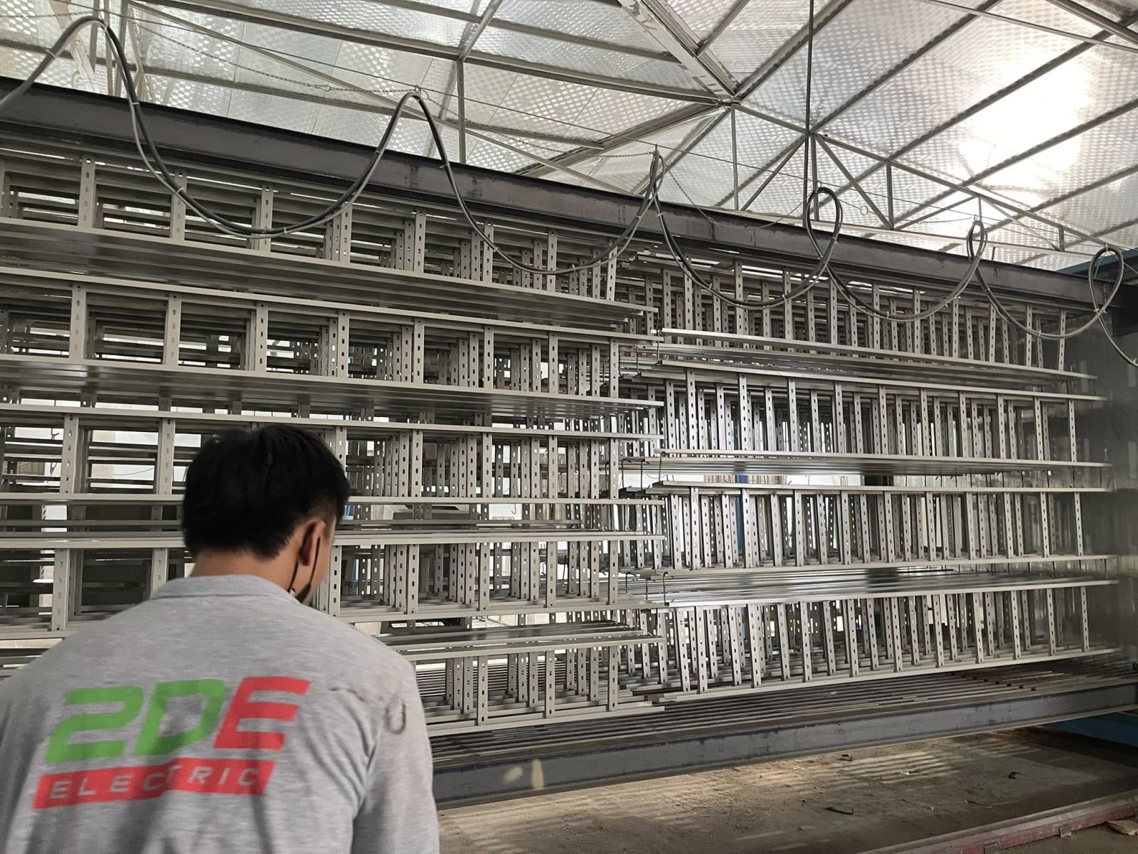 Thang cáp sơn tĩnh điện tạo không gian thông thoáng, thuận tiện kiểm tra và bảo trì cáp điện
