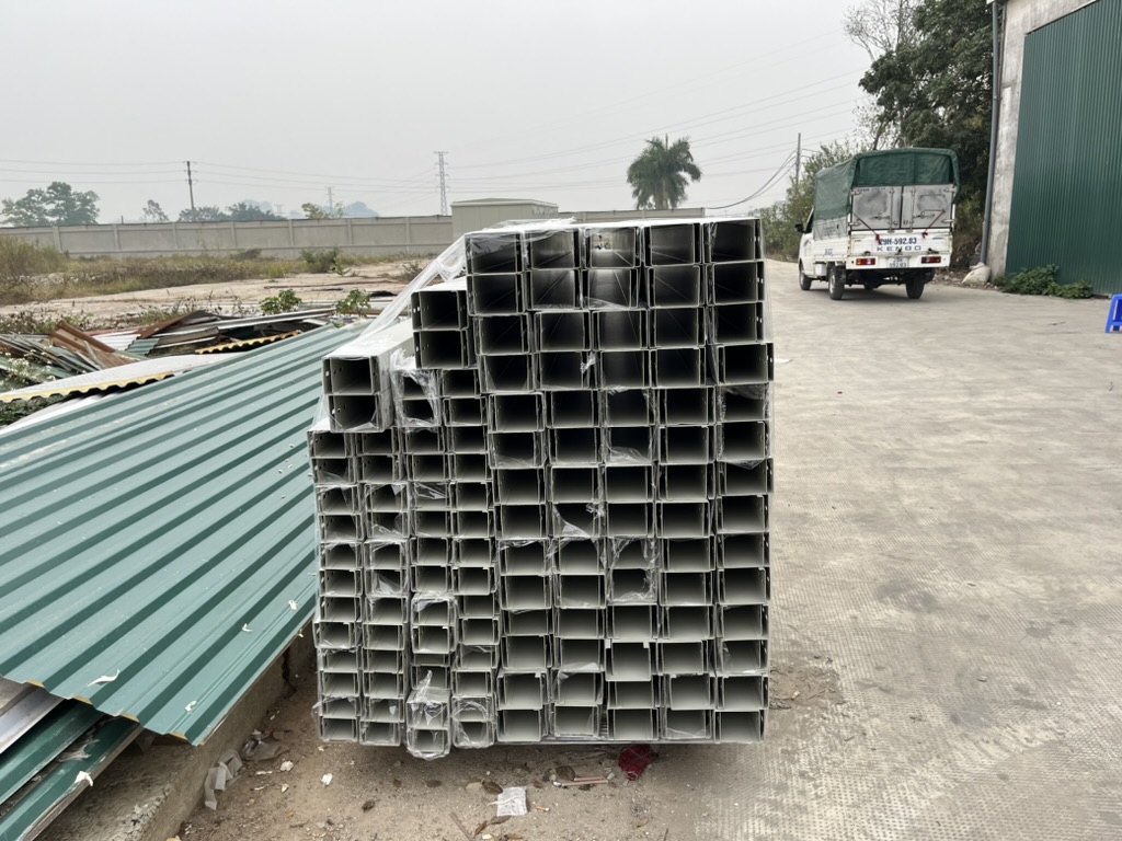Máng Cáp 50x50 Dùng Cho Hệ Thống Cáp Điện Nào?