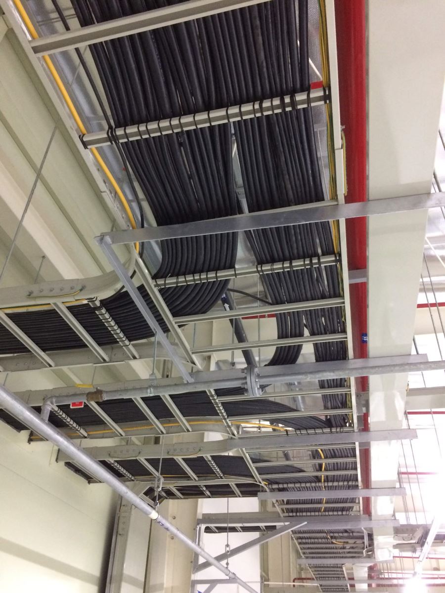 Máng Cáp Chống Cháy Bảo Vệ Hệ Thống Điện Khẩn Cấp