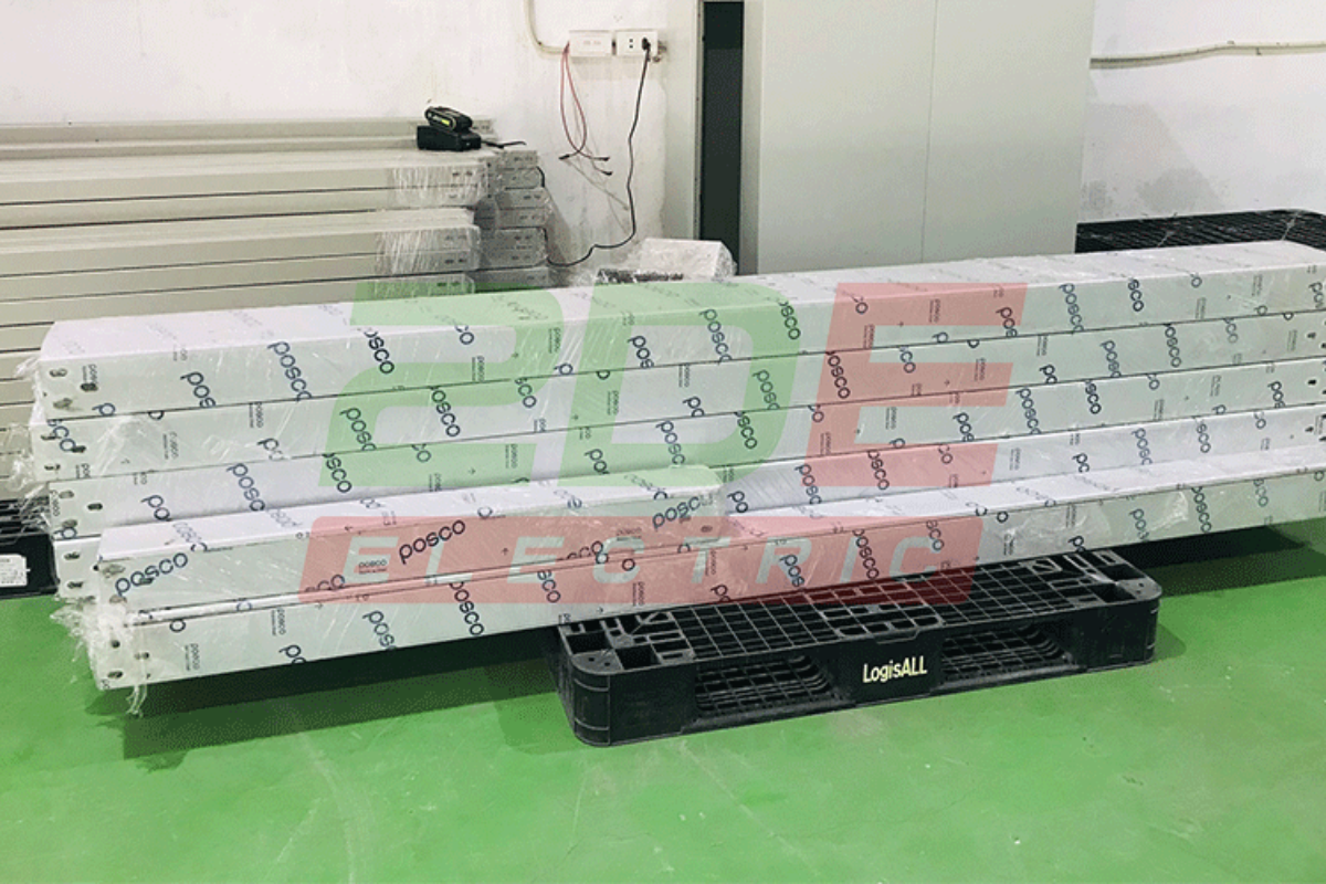 Máng cáp inox 304 được lắp đặt giúp hệ thống dây điện gọn gàng, an toàn