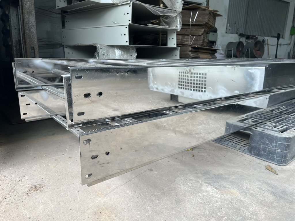 So Sánh Inox 304 Và Inox 316 Trong Hệ Thống Thang Máng Cáp