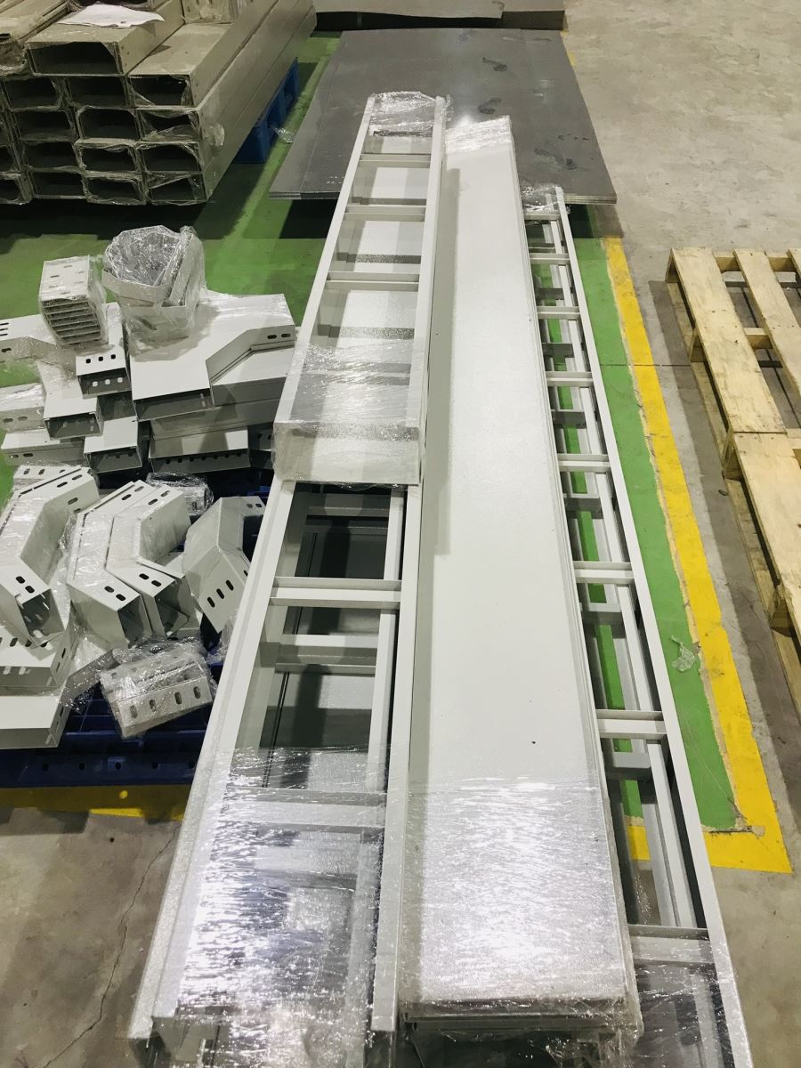 Sơ đồ cấu tạo thang cáp đạt chuẩn với các thành phần chính — thanh dọc chịu lực, thanh ngang, giá đỡ, dây tiếp địa