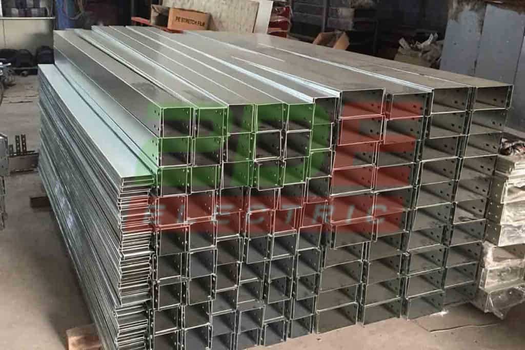 Máng cáp điện 100x50 là loại phổ biến hiện nay